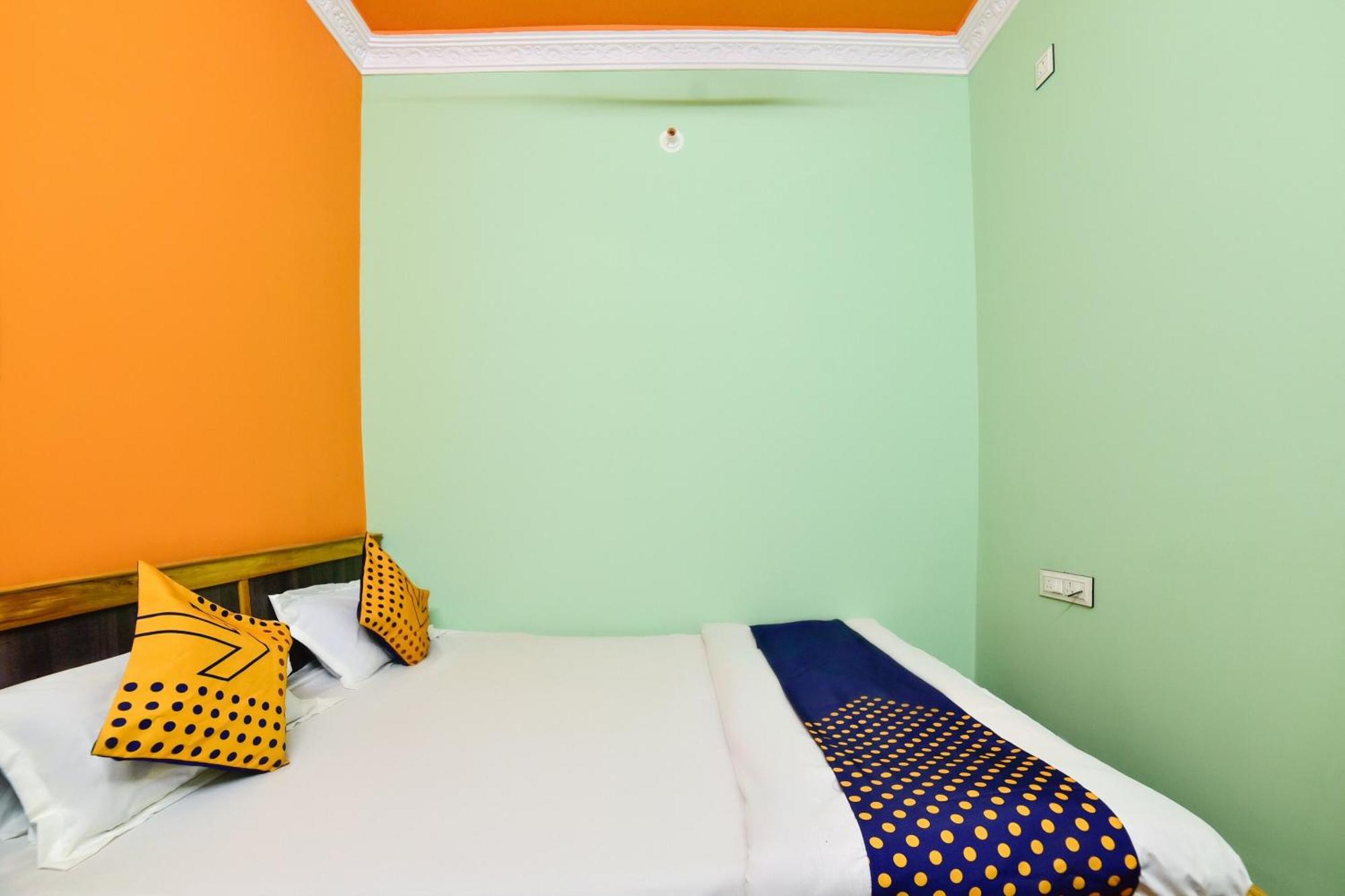 Spot On Devlok Guest House Patna  Ngoại thất bức ảnh